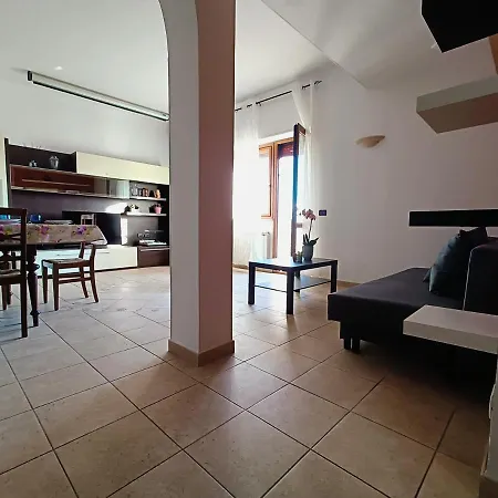Apartmán Avellini - Delightful And Spacious With Terrace - Near Metro A Cornelia