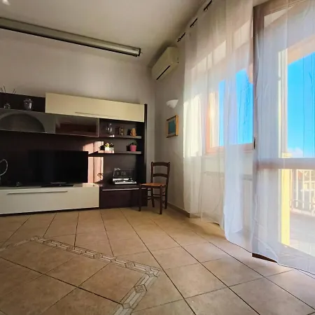 Apartmán Avellini - Delightful And Spacious With Terrace - Near Metro A Cornelia *