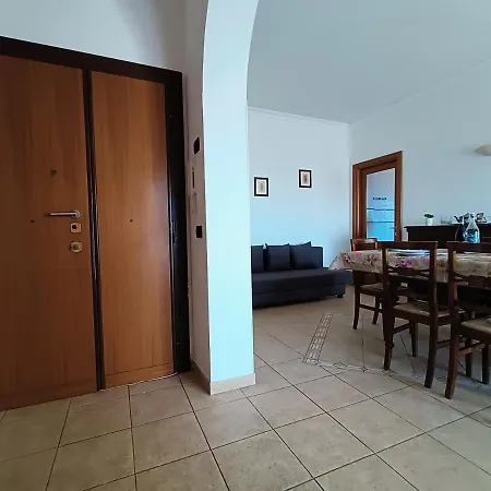 Avellini - Delightful And Spacious With Terrace - Near Metro A Cornelia * Řím