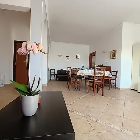Apartamento Avellini - Delightful And Spacious With Terrace - Near Metro A Cornelia Roma