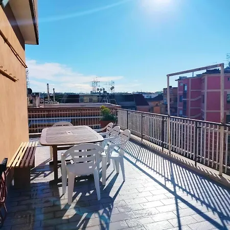 Avellini - Delightful And Spacious With Terrace - Near Metro A Cornelia * Řím