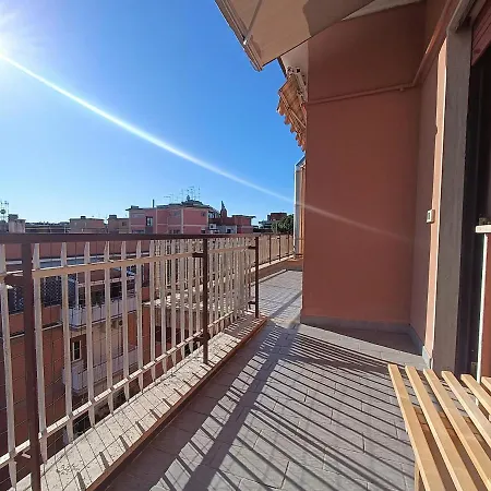 Apartamento Avellini - Delightful And Spacious With Terrace - Near Metro A Cornelia